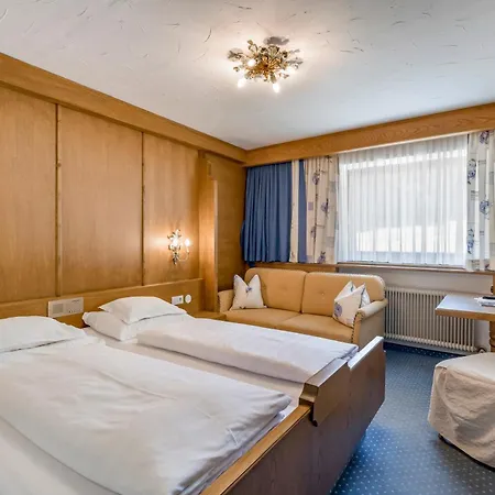 Hotel Almhof 4*