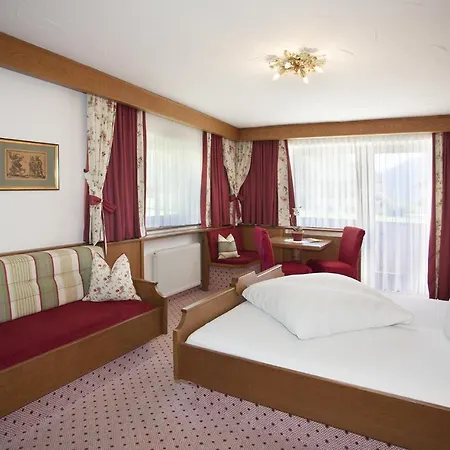 Готель Almhof 4*
