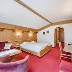 Hotell Almhof 4*